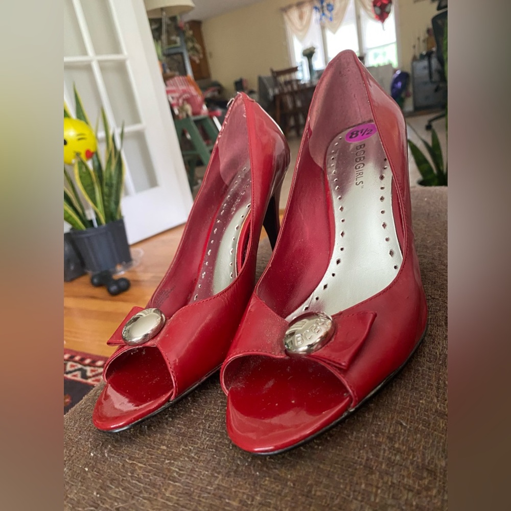 BCBGIRLS w8 1/2 Red high heels. Silver hardware on front.VINTAGE.